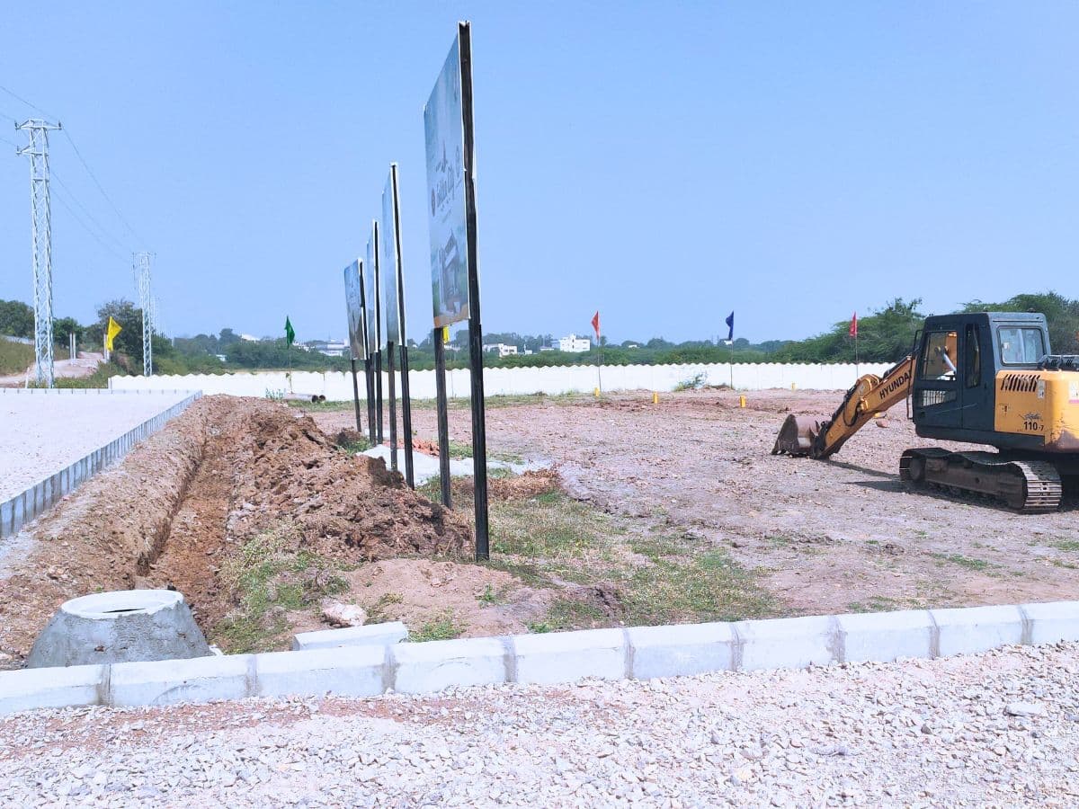 Golden City villa plots Sadashivpet — CC road view