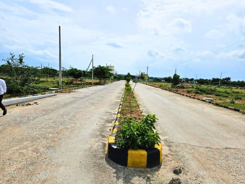 Green Meadows 80 feet CC road